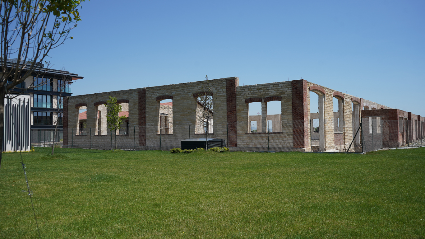 A Mixture of History and the Contemporary