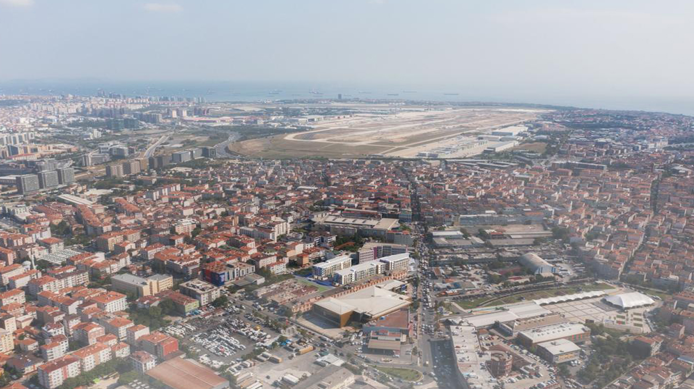 Near the E-5 Motorway These New Homes Enjoy a Great Location