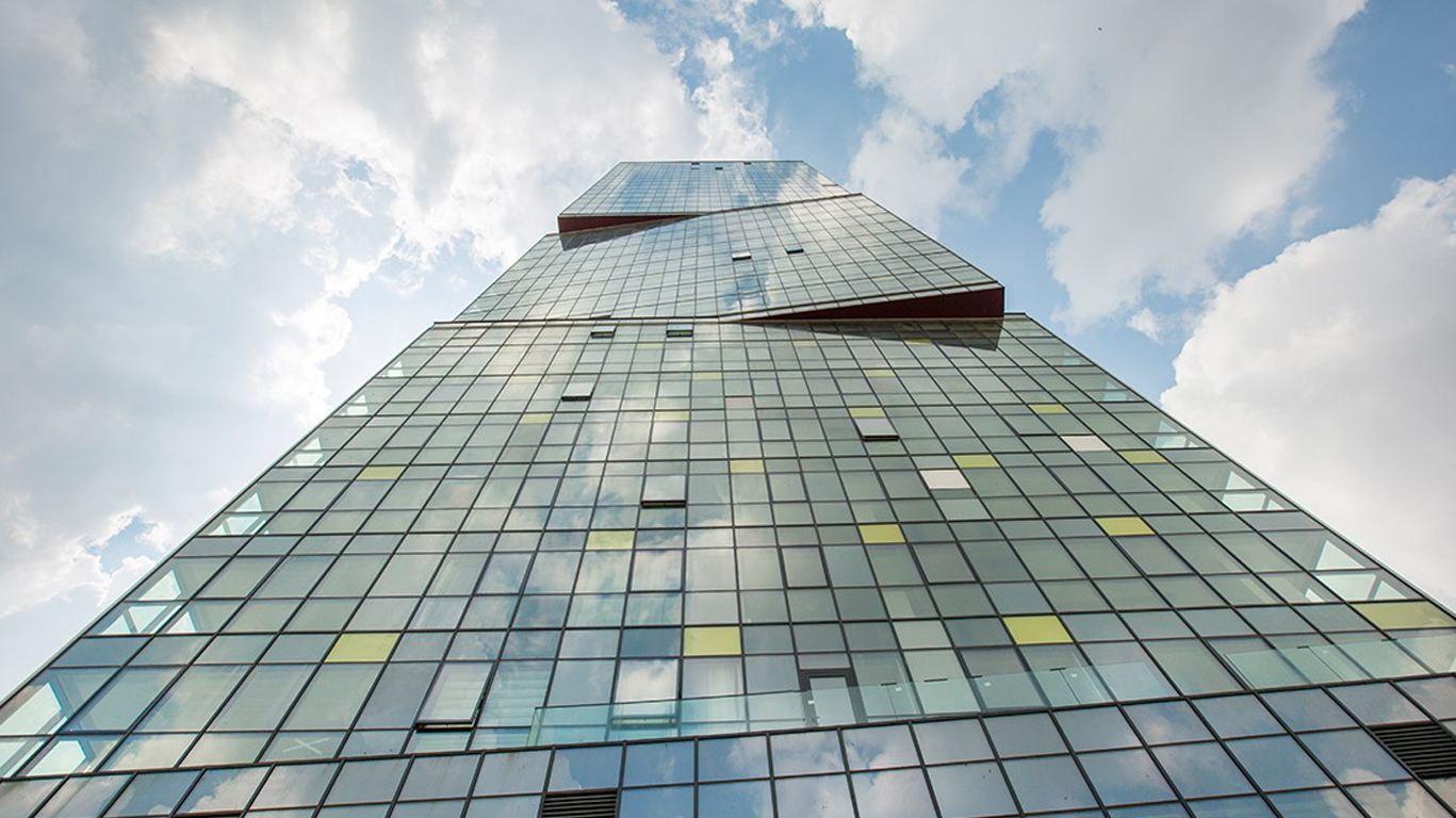 A Single Tower That Stands Out Amongst New Builds of Kartal